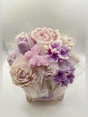 🕯️🌸 Handmade Floral Candle Arrangement – Cypress Sea Scent 🌸